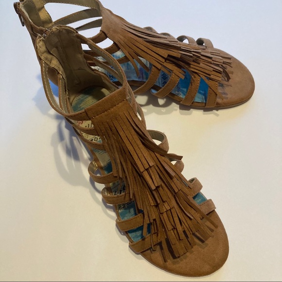 Limelight tan fringed bohemian booties. Size 8 - Picture 1 of 7